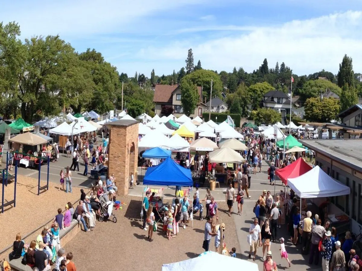 Victoria Farmers Market at Moss Street